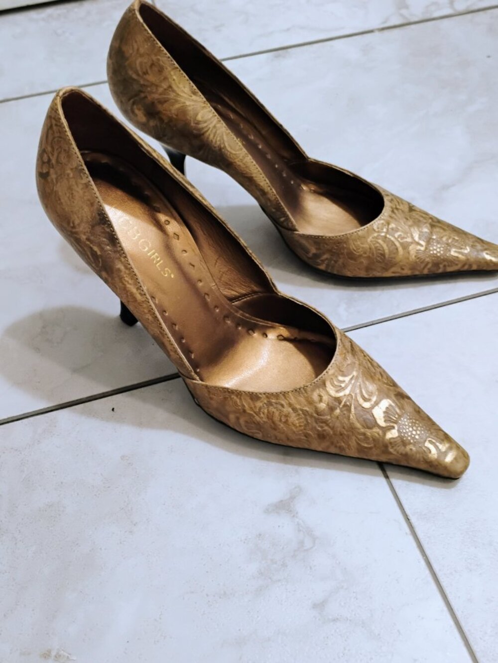Sexy BCBGIRLS pointed toe high heels, like new